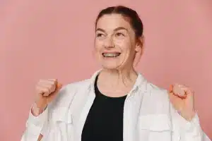 Se Puede Llevar Ortodoncia Invisible Si Tienes Implantes Dentales en las tablas madrid quintero dental